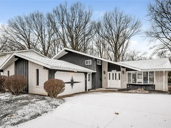 27842 Edgepark Dr, North Olmsted, OH 44070
