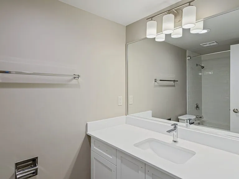 2230 Cadboro Bay Rd #308 — Photo 21