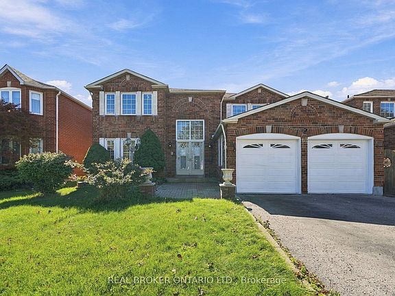 2nd image of 61 Bluenose Cres