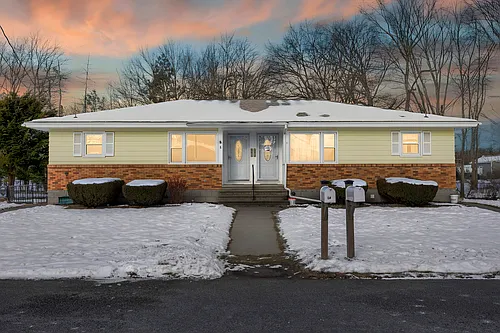 8 Warwick Ave #A Photo 1