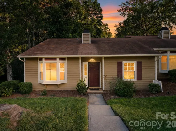 8316 Summerglen Cres, Charlotte, NC 28227