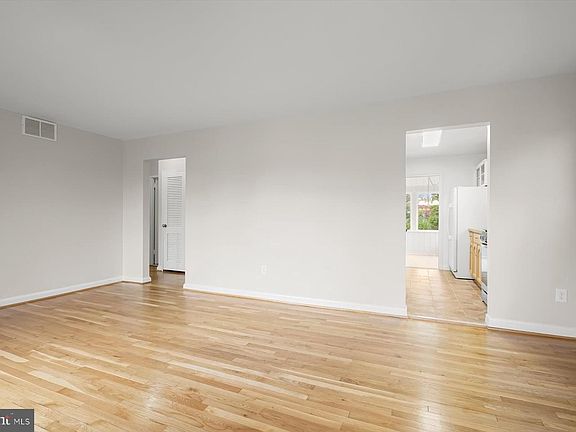 5th image of 1523 Jasper St