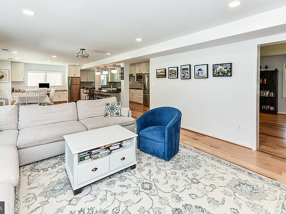 5th image of 6222 Hardy Dr