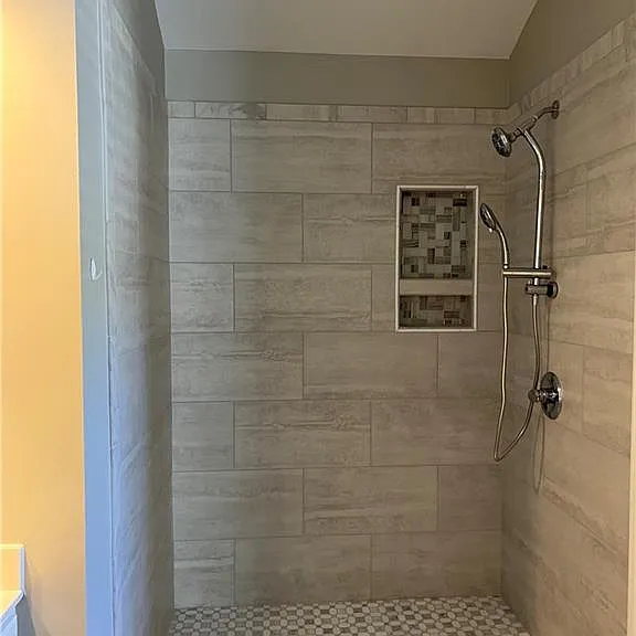 7010 Duchamp Dr — Photo 11