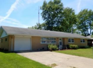 127 Westview Dr, Mattoon, IL 61938