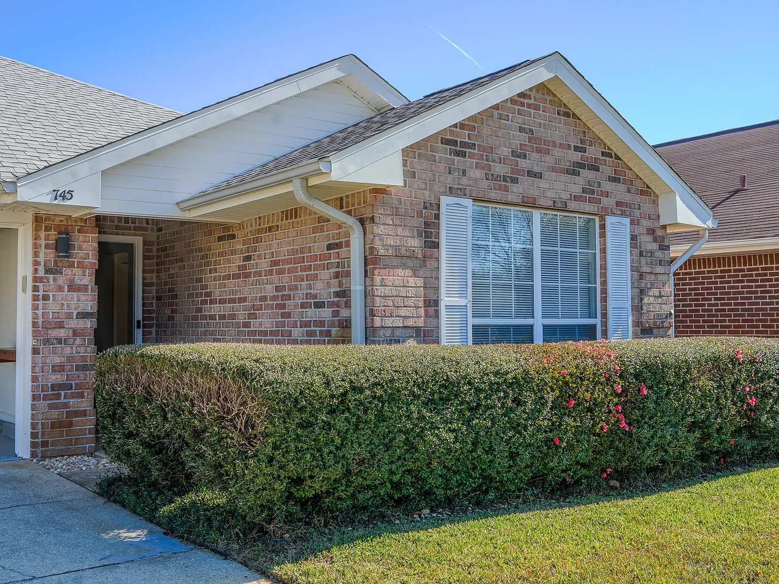 3 bed, 1715 sqft, $2,300 — Photo 3
