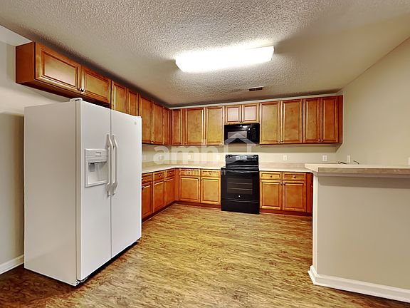 3rd image of 110 Tyron Rd