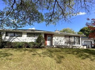 2 Park View Ln, Watertown, WI 53094