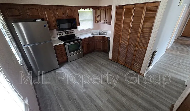 1512 Robeson Ave — Photo 3