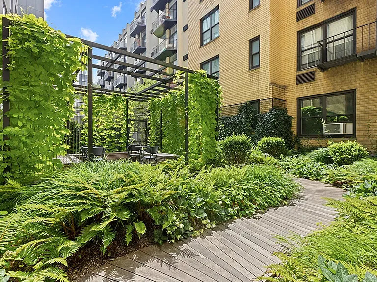 85 4th Ave #4L — Photo 4
