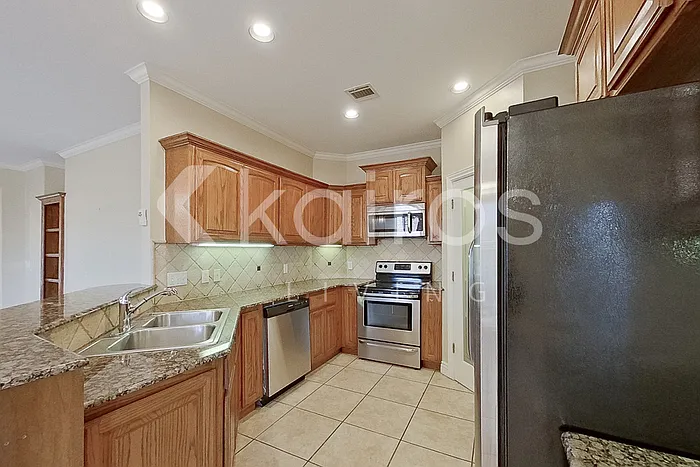 812 SW 37th St — Photo 8