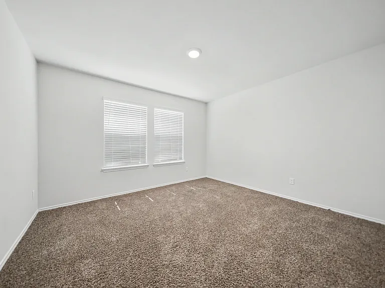 1100 Ottoman Loop — Photo 11