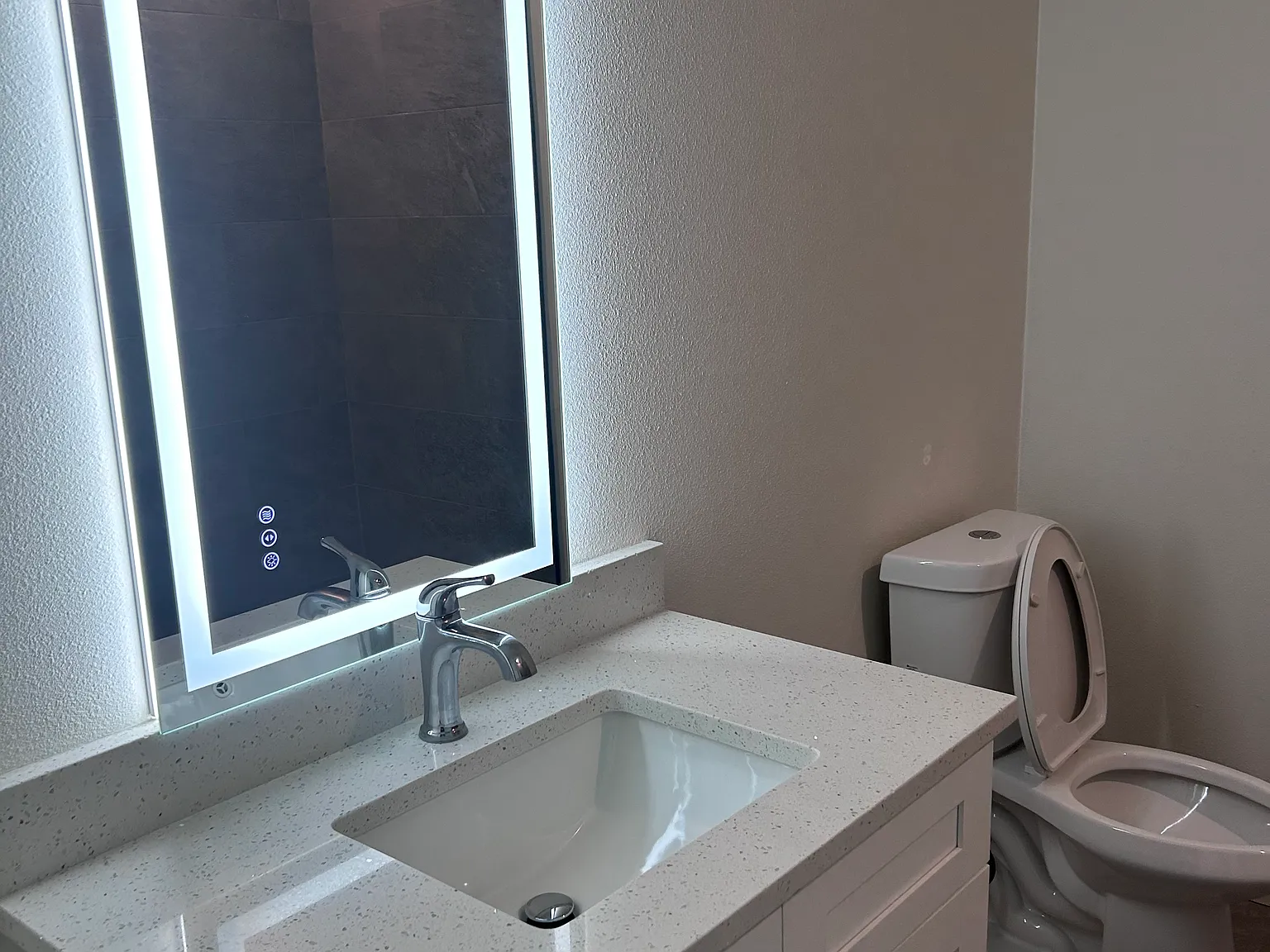 3 bed, 2.5 bath, 1470 sqft, $2,300 — Photo 3