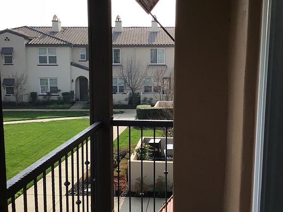 5th image of 415 Anchor Ln APT 104