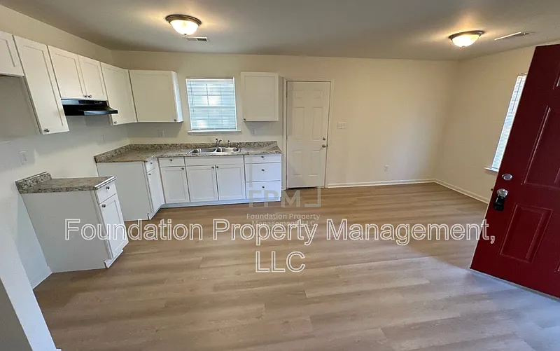 3 bed, 2.0 bath, 1408 sqft, $1,385 — Photo 4