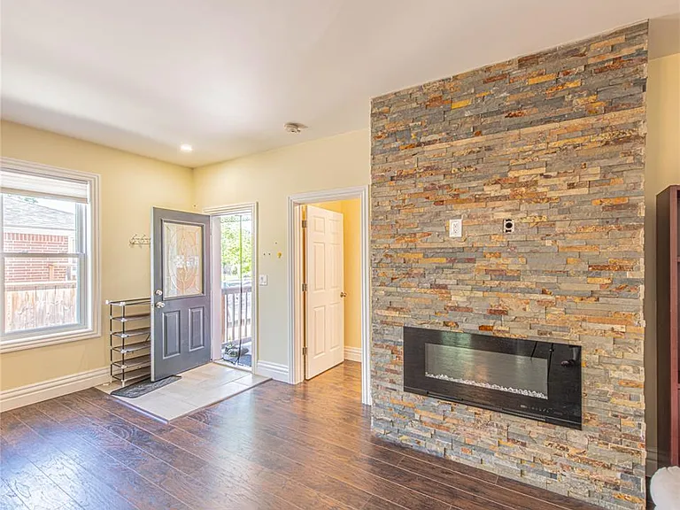 493 Wellington Ave #UPPER — Photo 3
