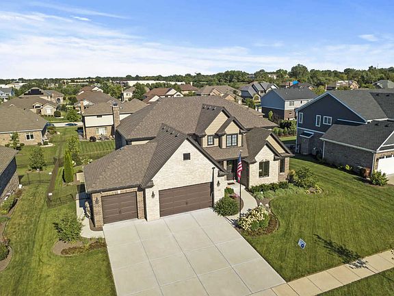 3rd image of 21341 Foxtail Dr