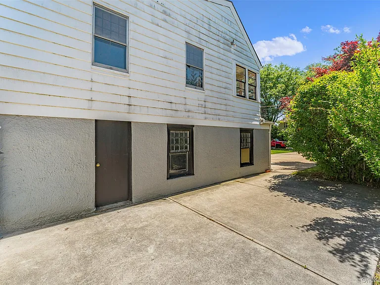 486 Oxford Rd — Photo 29