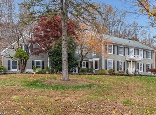 6 Fawn Ridge Rd, Clinton Twp., NJ 08833