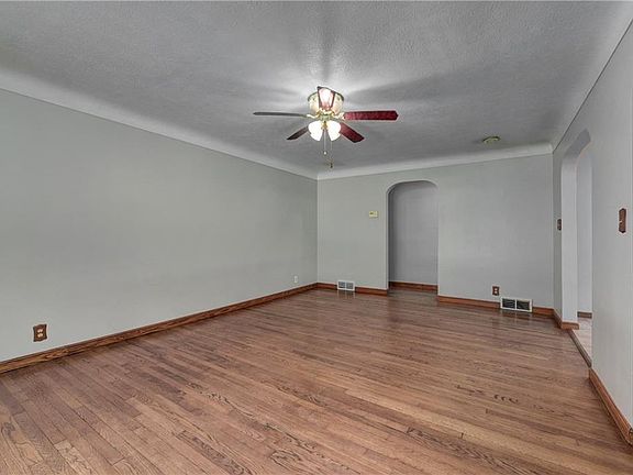 5th image of 6261 Mandalay Dr