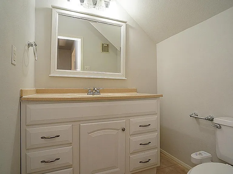 7659 Cambridge St — Photo 9