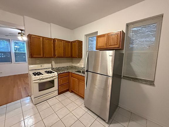 4th image of 1620 W Beach Ave