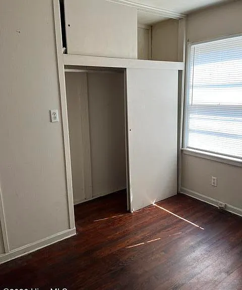 3225 York Dr — Photo 2