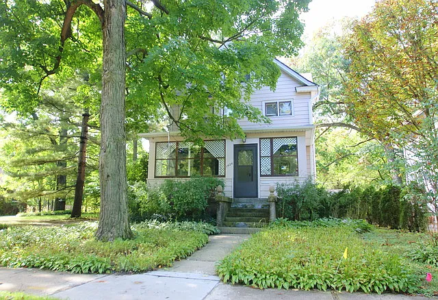 1424 Lincoln Pl photo 1