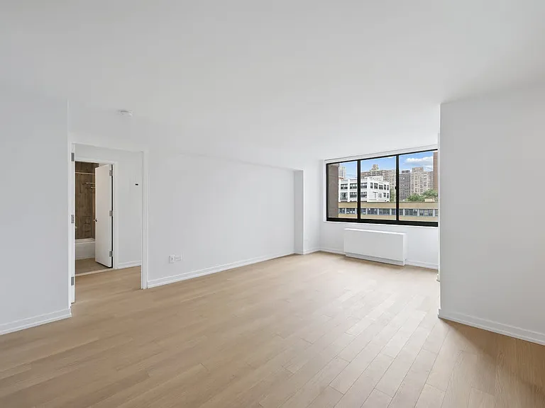 200 W 60th St #7G — Photo 4