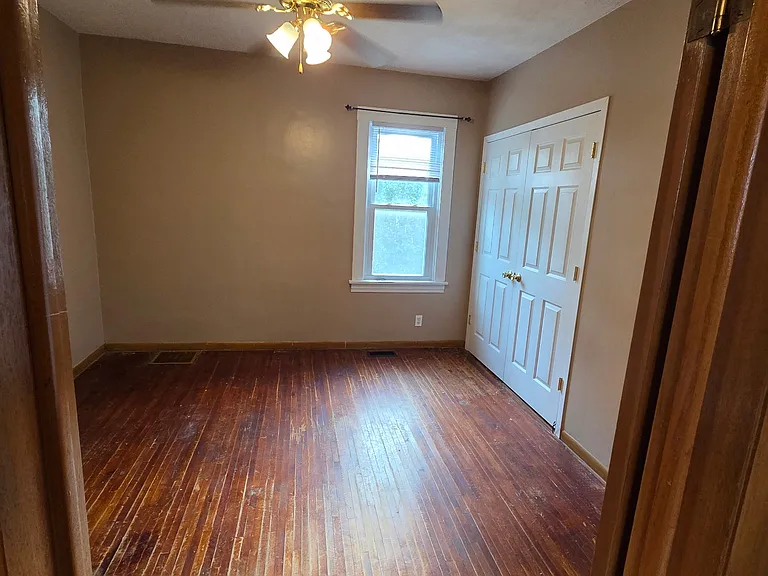 709 Main St E — Photo 7