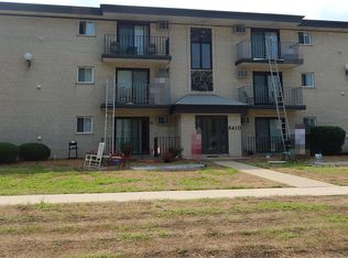 8410 Captons Ln APT 301, Darien, IL 60561