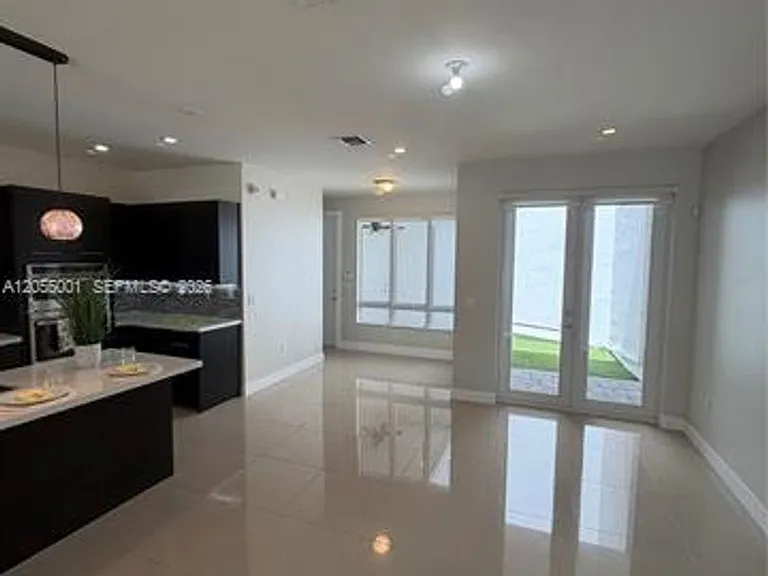 6440 NW 103rd Psge #Townhouse 6440 — Photo 20
