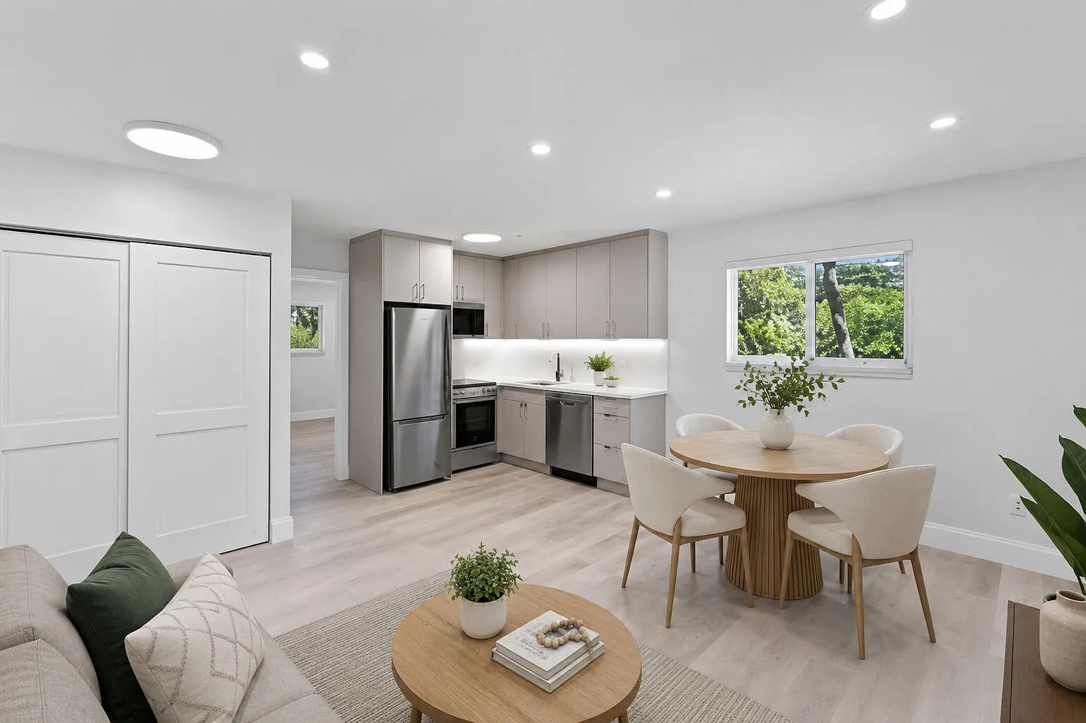 1 bed, 1.0 bath, 600 sqft, $2,000 — Photo 2