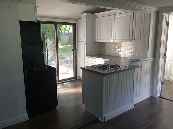 4th image of 74 Cedar Dr