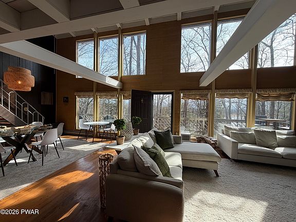 5th image of 104 Summerhill Rd