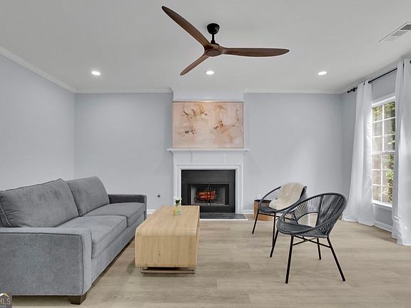 5th image of 552 Glen Level Cir