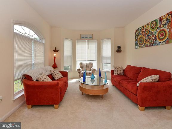 4th image of 4066 Chatham Dr