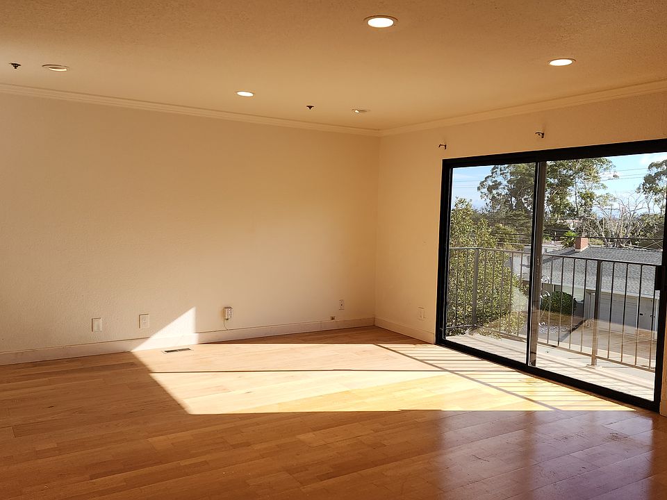 1st image of 940 Chadbourne Ave #A