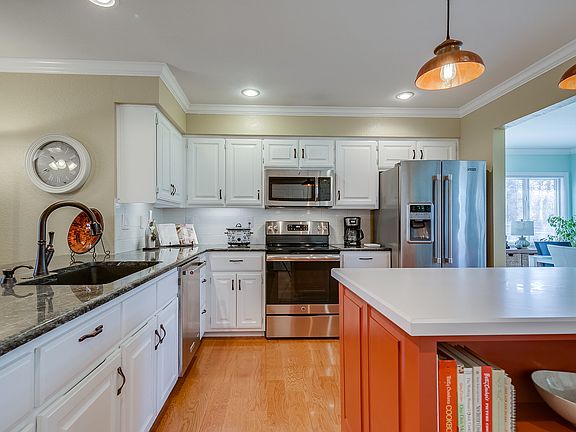 5th image of 5 Sandwick Dr