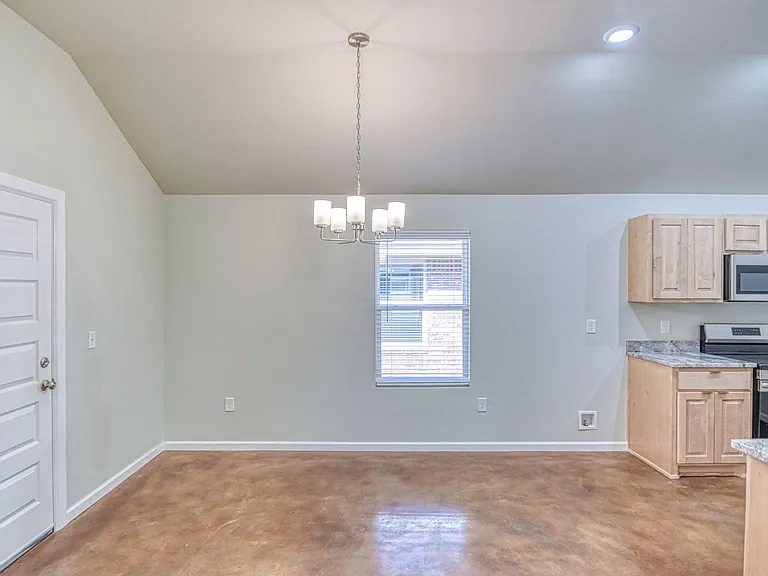 2713 Clifton Ter — Photo 9