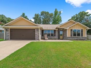 305 Mission Crest Cir, Lindale, TX 75771