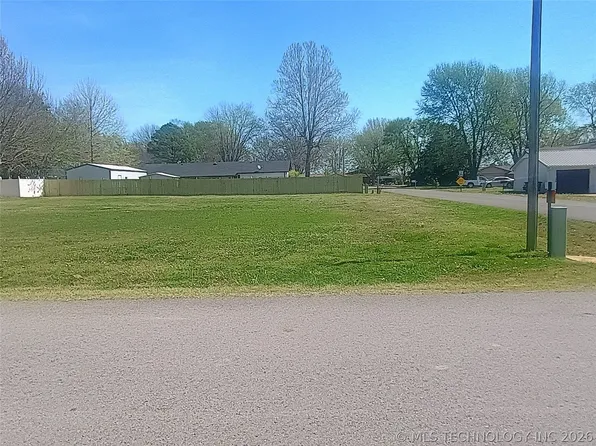 15 2nd St, Warner, OK 74469