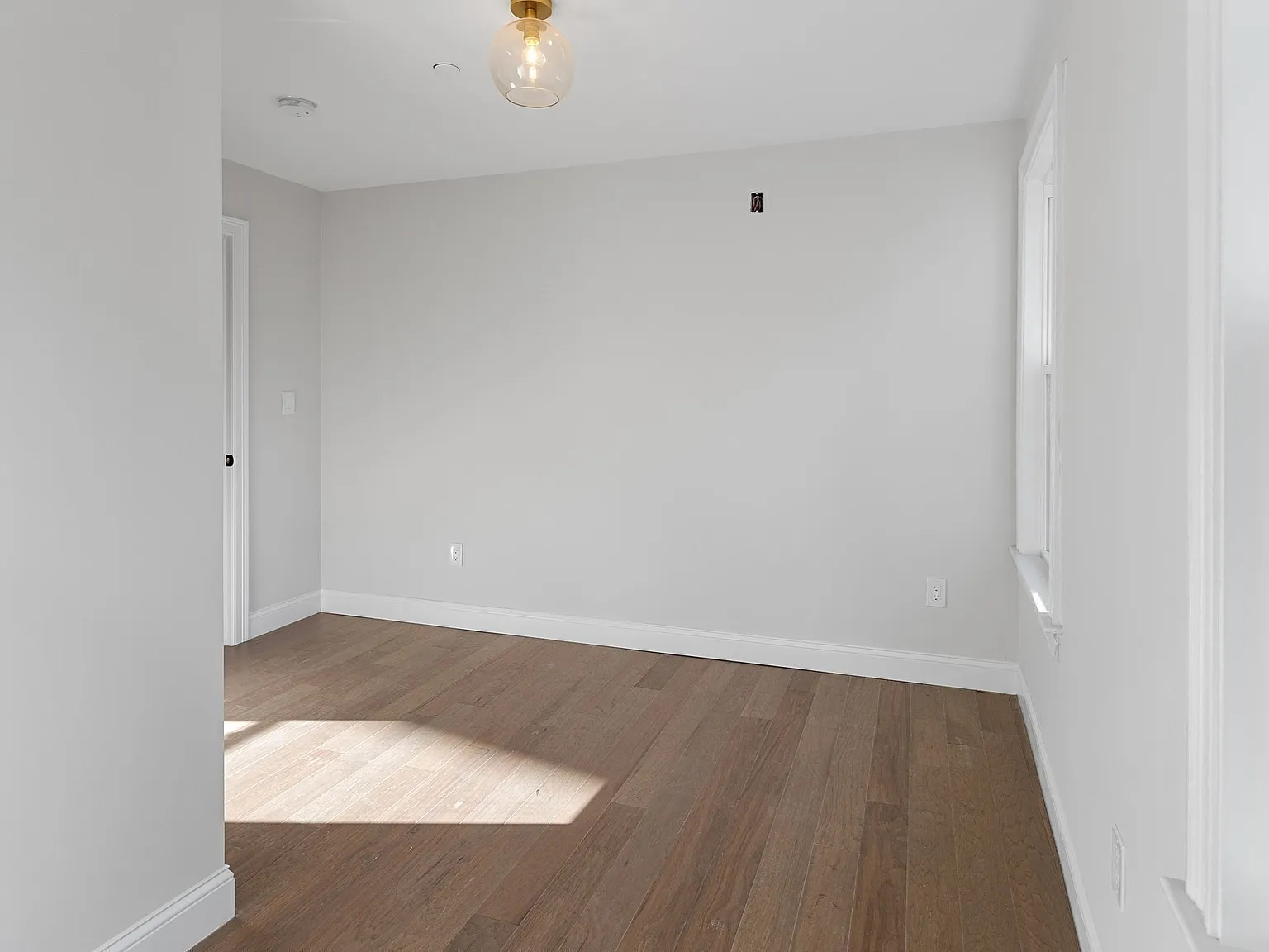 4 bed, 1180 sqft, $4,700 — Photo 2