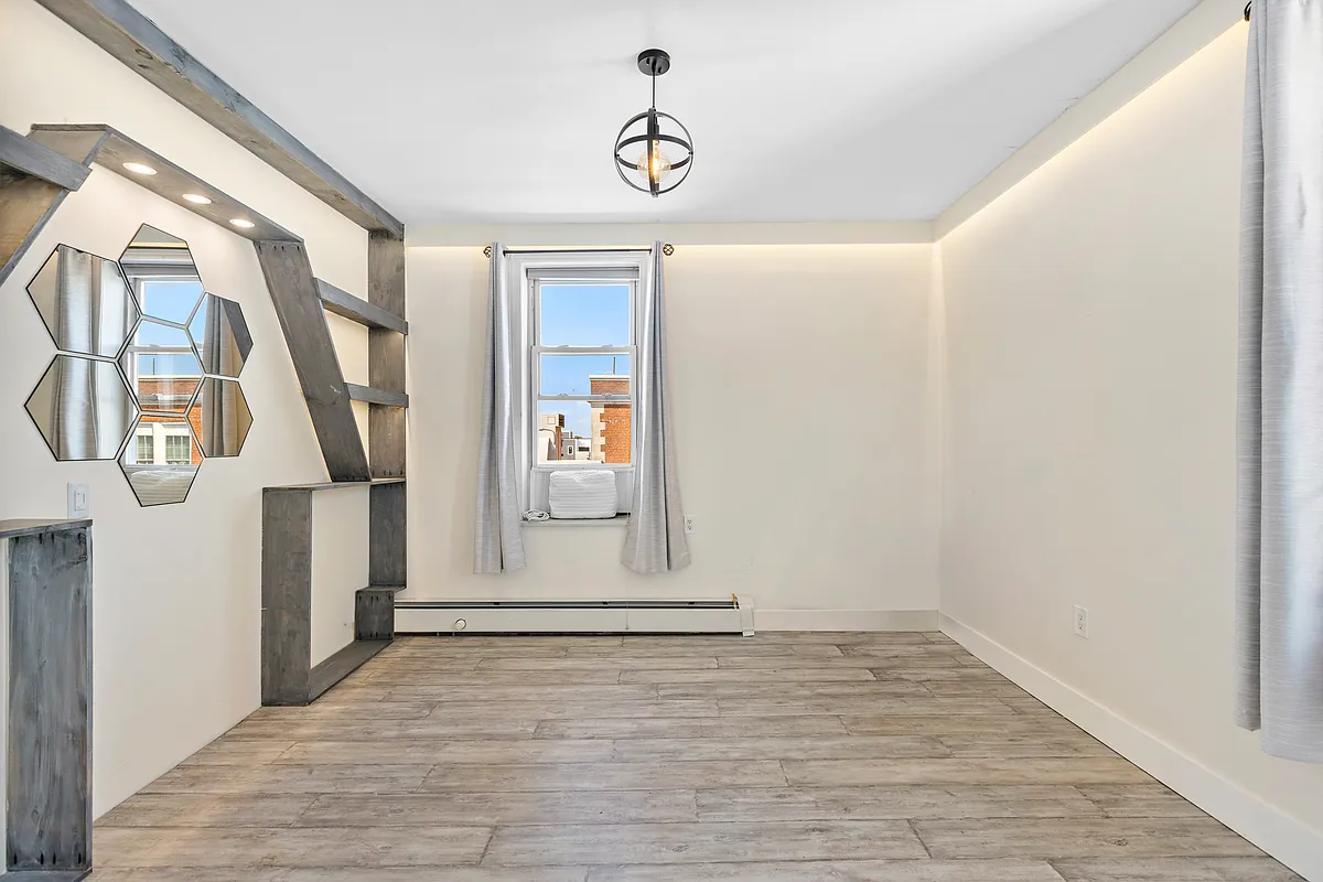 Building Photo - 2614 Palisade Ave #4B