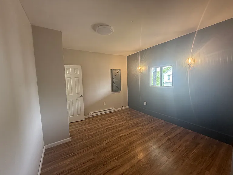 131 W Line St — Photo 12