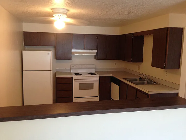2936 Willamette St — Photo 4
