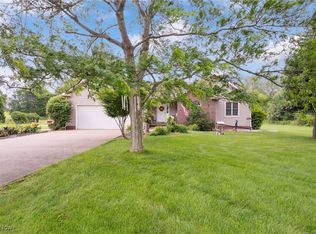 889 Martin Rd, Mogadore, OH 44260