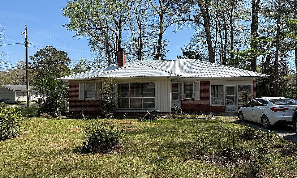 1st image of 301 Broughton Ave