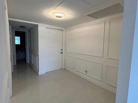 2nd image of 565 Oaks Lane #206