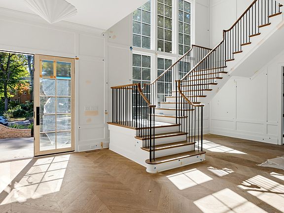 5th image of 3438 Leonard St